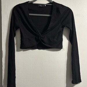 black long sleeve crop top